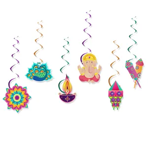 Décorations de fête Diwali avec spirales suspendues, motifs mandala et paon pour intérieur
