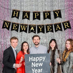 Schwarze und goldene HAPPY NEW YEAR Girlande mit Sektglas-Motiven für Silvesterpartys