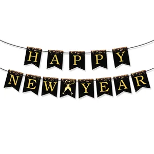 Schwarz-goldene Happy New Year Girlande mit Glitzerbuchstaben und Sektglas-Motiven