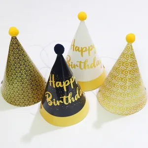 Lot de 4 chapeaux de fête avec lettrage Happy Birthday doré et motifs géométriques variés