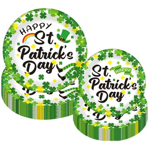 Set di piatti di carta di San Patrizio con trifoglio e arcobaleno per decorazioni