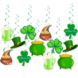 St. Patrick's Day hangdecoratie set met groene klavertjes en bierpul spiraalslingers