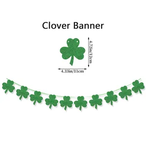 Detailoverzicht van groene glitter klaver banner met afmetingen 12cm x 11cm voor St. Patrick