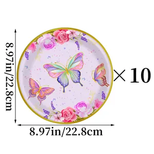 Détail d'une assiette en carton de 23cm avec fleurs et papillons pour fêtes