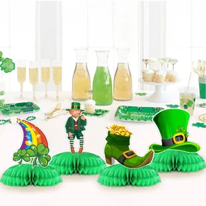 Διακόσμηση τραπεζιού St. Patrick με κυψελοειδή βάση χαρτιού και σχέδιο τριφυλλιού