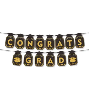 Banderole Congrats Grad noire et dorée avec chapeaux de diplômé pour fête de remise de diplôme