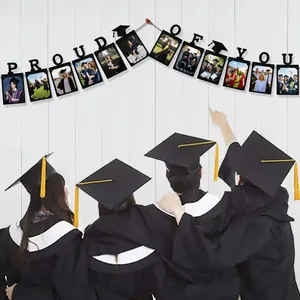 Striscione per foto di laurea con scritta Proud Of You e cornici per feste
