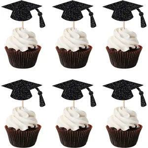 Detailansicht der schwarzen Glitzer-Doktorhut-Cupcake-Topper mit Fransen-Details