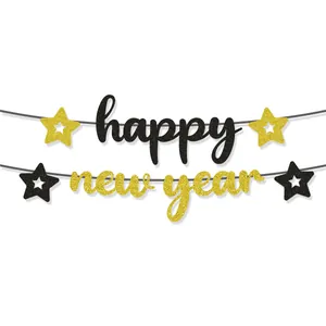 Détail de la bannière Happy New Year avec lettres pailletées noir et or et étoiles