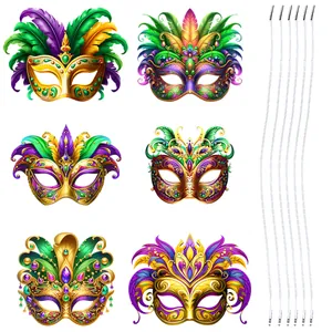 Détail de six masques de carnaval avec plumes violet vert or et bâtons de maintien