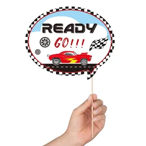 Accessoire photo de fête de course avec texte Ready Go et bordure en drapeau damier
