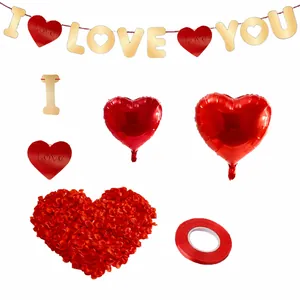 Kit décoration Saint Valentin avec bannière I Love You, ballons coeur et pétales de rose