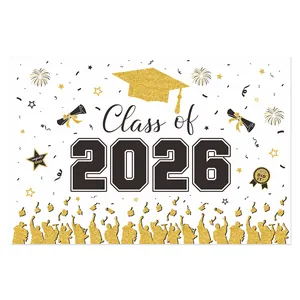 Detail des Abschlussbanners Klasse 2026 mit goldenen Hüten und feiernden Silhouetten