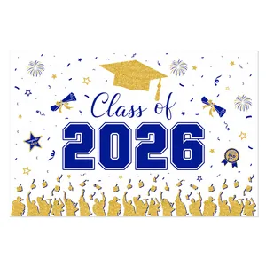 Detail des Abschlussbanners Klasse von 2026 mit königsblauen und goldenen Glitzersternen
