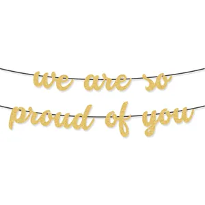Χρυσό γκλίτερ banner 'we are so proud of you' για διακόσμηση πάρτι αποφοίτησης 2026