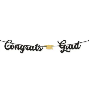 Schwarzes Glitzer Congrats Grad Banner für Abschlussfeiern mit goldener Doktorhut-Deko