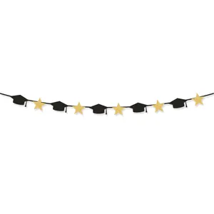 Detail der Abschlussgirlande mit schwarzen Doktorhüten und goldenen Glitzersternen
