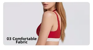 Dettaglio del reggiseno sportivo rosso con fascia elastica bianca e tessuto confortevole