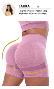 Détail du short de yoga taille haute effet galbant en maille sans couture rose