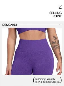 Détail du short de yoga taille haute avec contrôle du ventre en maille violet foncé