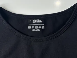 Detailansicht des nahtlosen Yoga-Bodys mit Größe S und Etikett aus 90 % Nylon-Gewebe