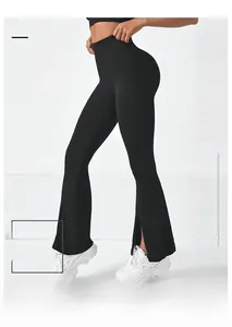 Détail du pantalon de yoga évasé à taille haute avec fentes frontales et effet liftant