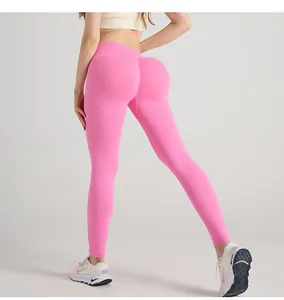 Rückansicht der leuchtend rosa nahtlosen Yoga-Leggings mit V-Taille und Push-Up-Effekt am Gesäß