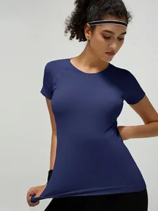Slim fit navy blue yoga t-shirt with raglan sleeves and breathable quick-dry fabric