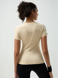 Slim fit yoga t-shirt with raglan sleeves and breathable mesh in cream beige color