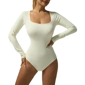 Body a maniche lunghe a costine senza cuciture con scollo quadrato color crema