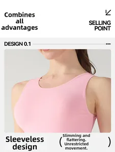 Detaillierte Nahaufnahme des ärmellosen Designs und Rundhalsausschnitts des rosa Yoga-Tops