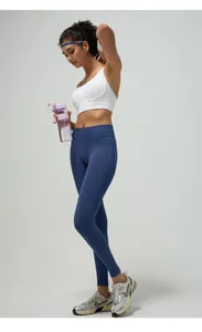 Close-up of high waist yoga leggings in dark blue with moisture-wicking fabric