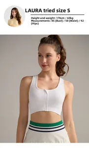 Reggiseno sportivo con zip frontale indossato da una modella per riferimento alla taglia