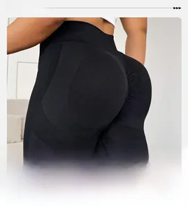 Gros plan du short de yoga taille haute montrant l'effet galbant et la maille sans couture