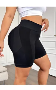 Détail du short de yoga sans couture à taille haute avec texture push-up respirante