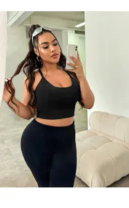 Detail of high-stretch black seamless yoga set with U-neck bra and high-waist leggings
