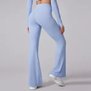 Hoch taillierte ausgestellte Yoga-Hose und langärmeliges Crop-Top Set in Hellblau