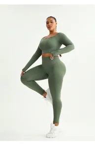 Olijfgroene yoga-set met rekbare crop top met lange mouwen en legging met hoge taille