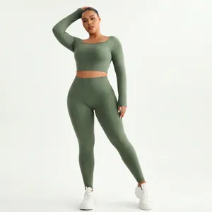Tweeledige olijfgroene yogaset met crop-top met lange mouwen en hoge taille legging