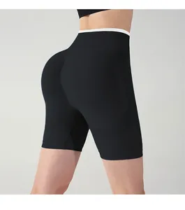 Detailansicht der schwarzen High-Waist-Biker-Shorts mit nahtlosem Lifting-Effekt
