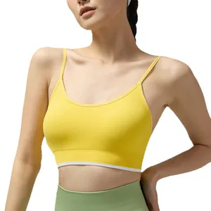 Brassière de sport jaune avec liseré blanc et fines bretelles pour yoga et entraînement