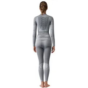 Completo termico grigio da donna per sci con compressione e traspirabilità professionale