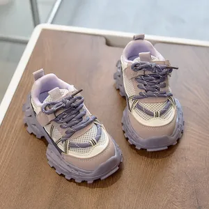 Detail of children's mesh athletic shoes with breathable fabric and non-slip thick soles