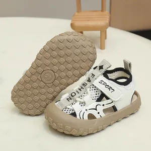 Breathable children's closed-toe sport sandals with anti-slip rubber soles and velcro straps