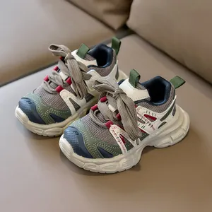 Baskets respirantes pour enfants gris et vert avec semelles blanches épaisses