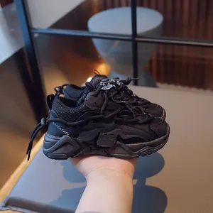 Kinder Dad Sneakers in Schwarz mit atmungsaktivem Mesh, Schnürsystem und dicker Sohle