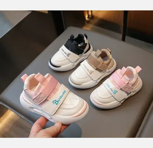 Collection de baskets à scratch pour enfants en rose, noir et kaki à semelles épaisses