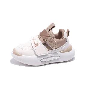 Chaussures de running pour enfants beige et marron avec fermeture à scratch réglable