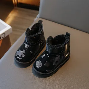 Schwarze Kinder-Schneestiefel mit glänzendem Finish und reflektierenden Bärenmotiven