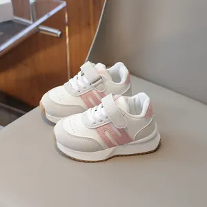 Scarpe sportive per bambini bianche e rosa con chiusura a strappo e suola antiscivolo